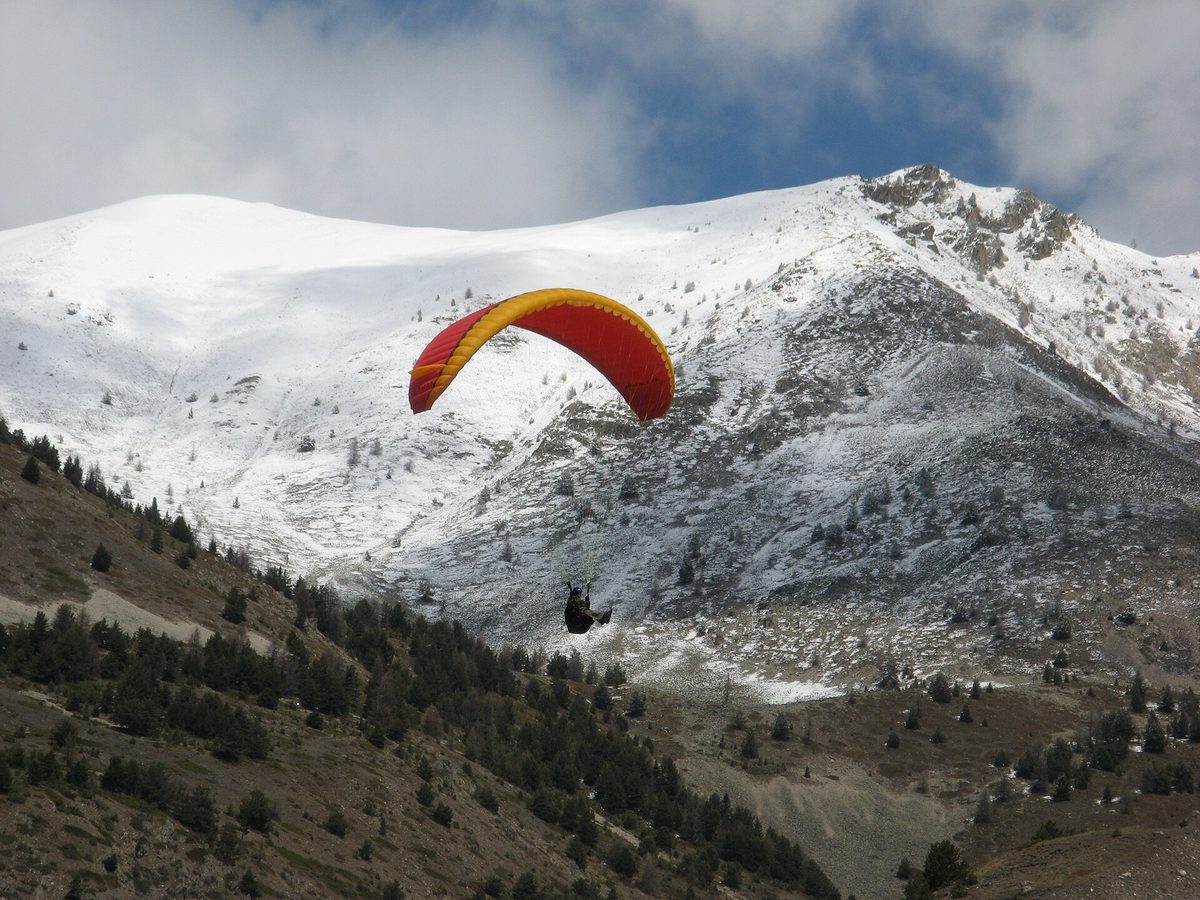 Panorama alpin depuis un parapente