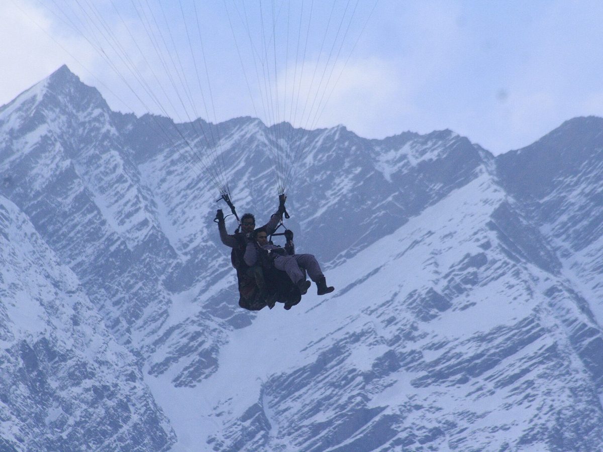 Parapente face aux sommets de Haute-Savoie